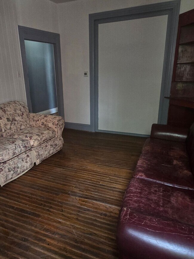 Foto del edificio - 228 W Jackson St