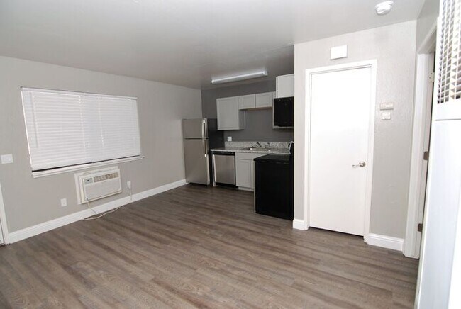 Building Photo - 264 Thoma St