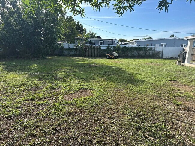 Building Photo - 420 NE 12th St