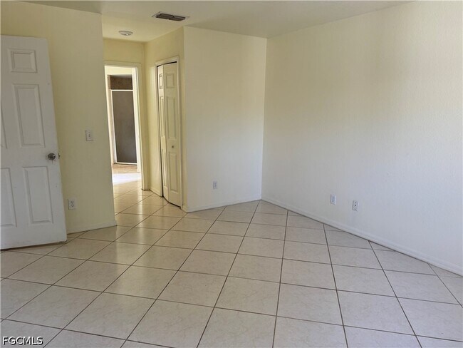 Foto del edificio - 934 Garnet Ave