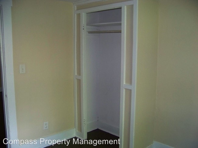 Building Photo - 301 Grandview Dr
