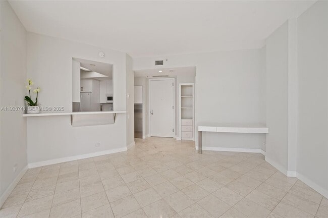 Building Photo - 888 Brickell Key Dr