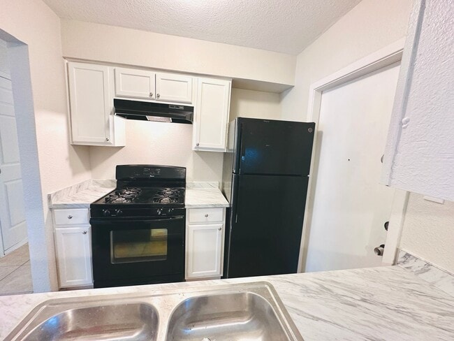 Building Photo - 186 - 4748SUBN