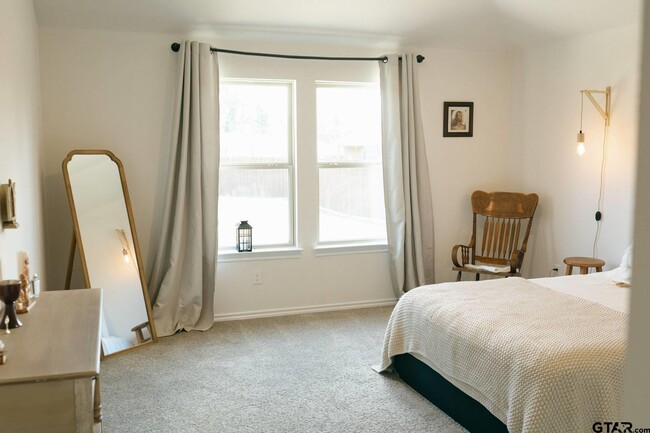 Foto del edificio - 203 Parker Oaks Dr