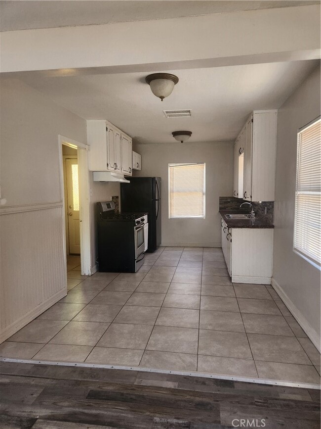 Building Photo - 641 Nancy St