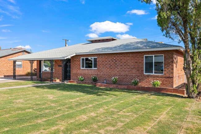 Front yard- large lawn with roses - 2225 E Monterosa St