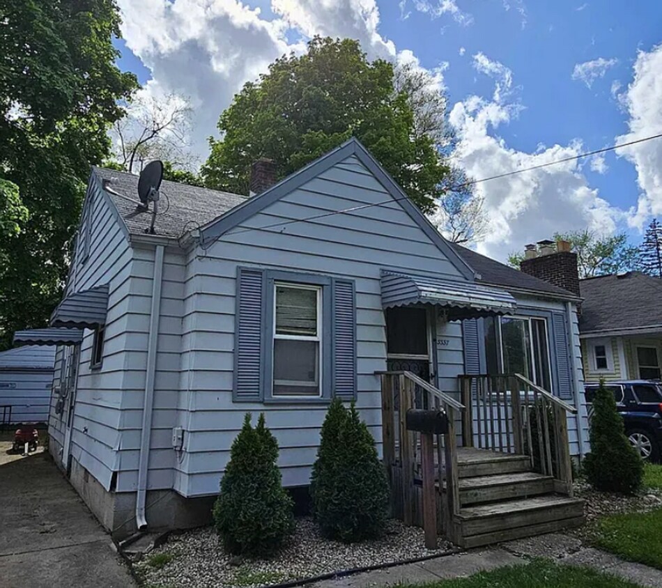 Foto principal - 3337 Court St