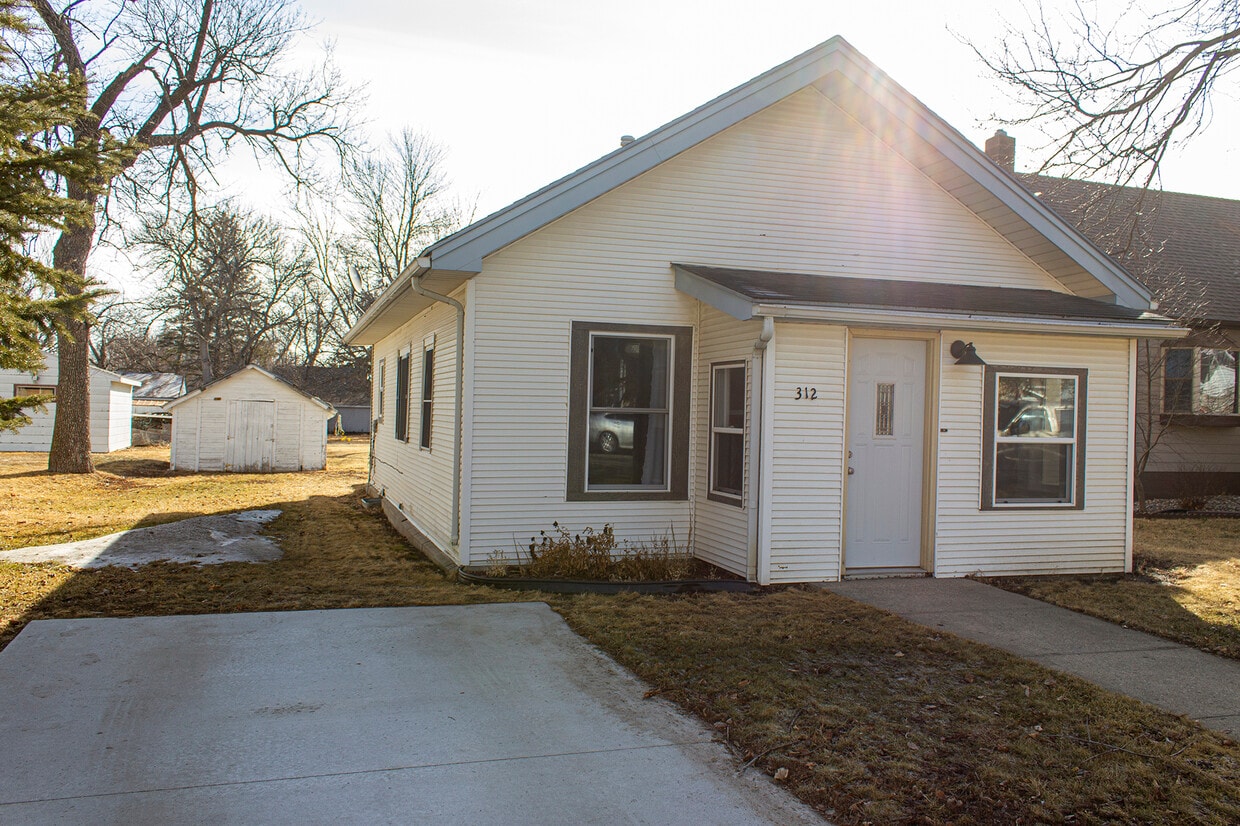 312 Astrachan Ave, Volga, SD 57071 House Rental in Volga, SD