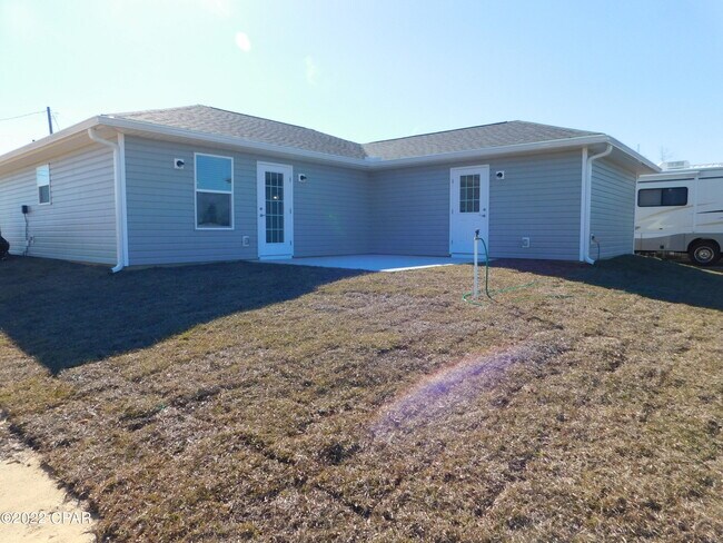 Building Photo - 2515 N Cedar Ln