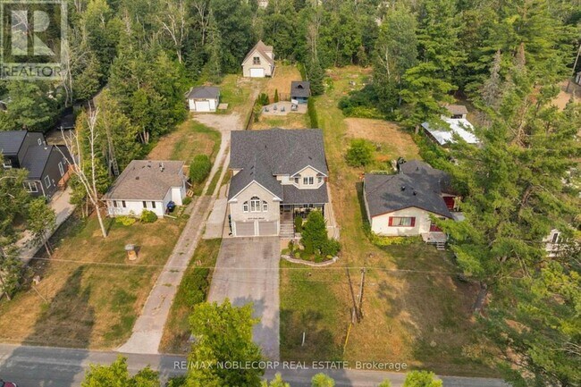 Photo du bâtiment - 3211 Oak St