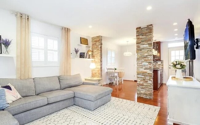 Building Photo - 329 Wesmond Dr