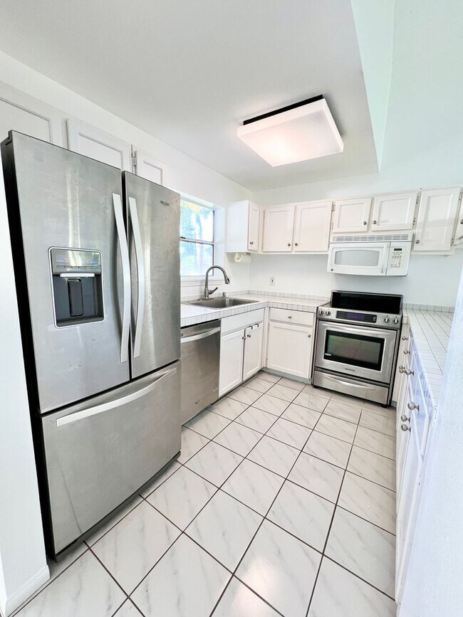 Foto del edificio - Long-Term Rental – 2 Bedroom, 2 Bath Condo...