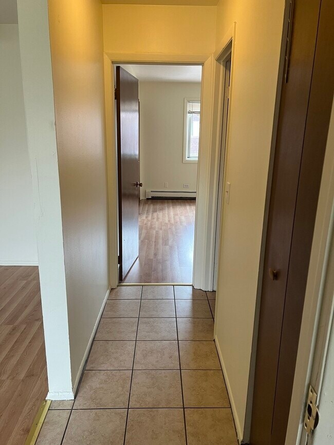 Building Photo - 10479 Dearlove Rd