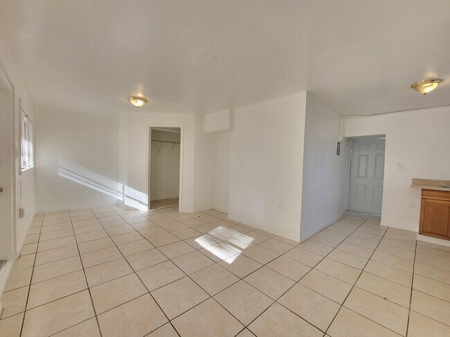Building Photo - 4547 SE Binnacle Way