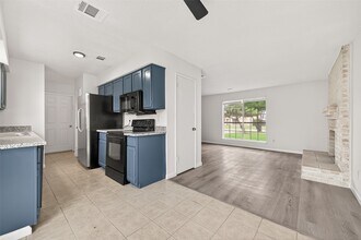 Building Photo - 7523 La Pl Dr