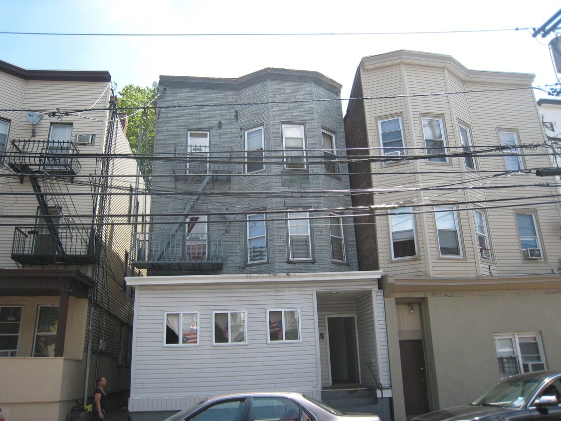 Primary Photo - 160 8th St