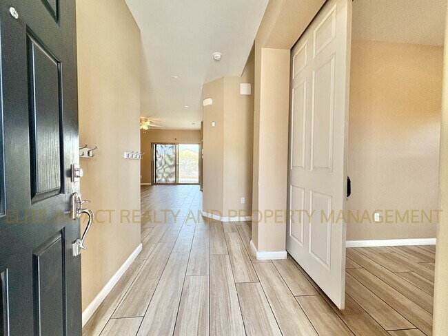 Foto del edificio - 6004 S Meadow Breeze Dr