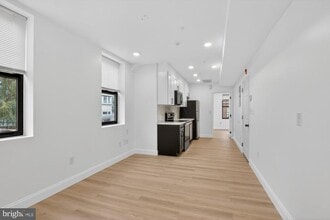 Building Photo - 712 N American St