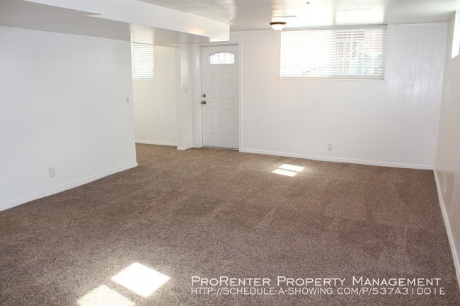 Foto del edificio - Huge 2 Bed, 1 Bath Clearfield Basement Unit
