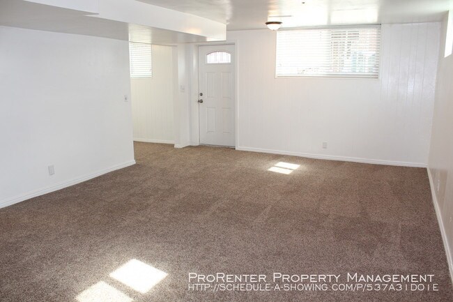 Building Photo - Huge 2 Bed, 1 Bath Clearfield Basement Unit