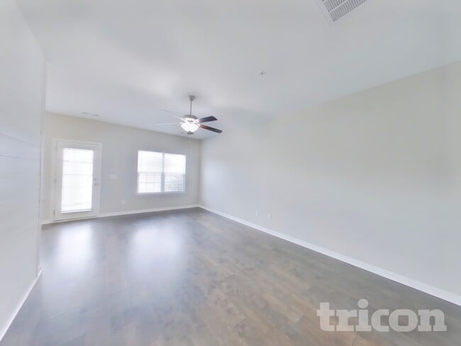 Foto del edificio - 704 Finse Dr