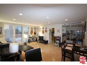 Building Photo - 2160 Century Pk E