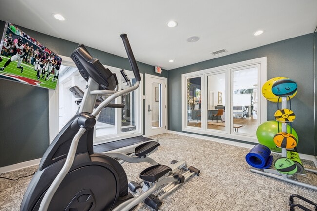 Building Photo - Elevate at Huebner Grove