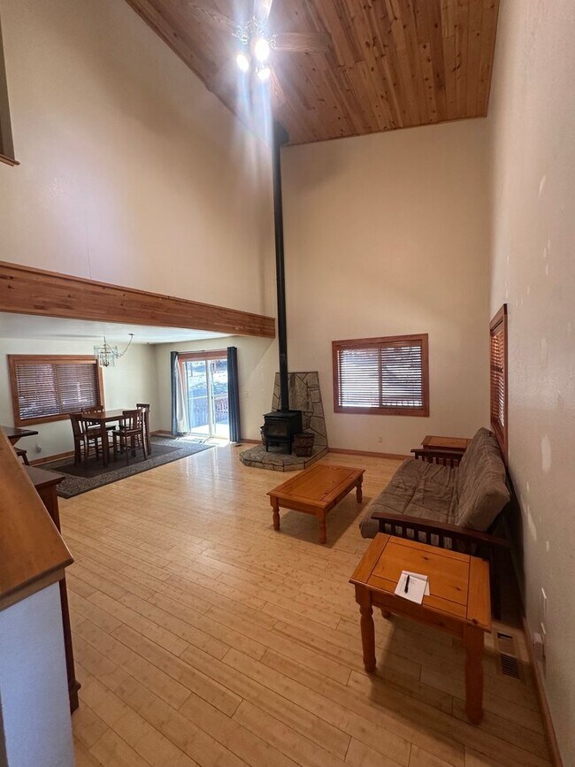 Foto del edificio - Three Bed, Two Bath Home In Prosser With Two Car Garage
