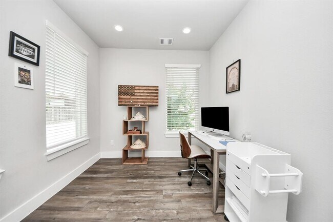 Foto del edificio - 1743 Cove Cres Ct