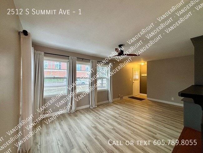 Building Photo - 2512 S Summit Ave