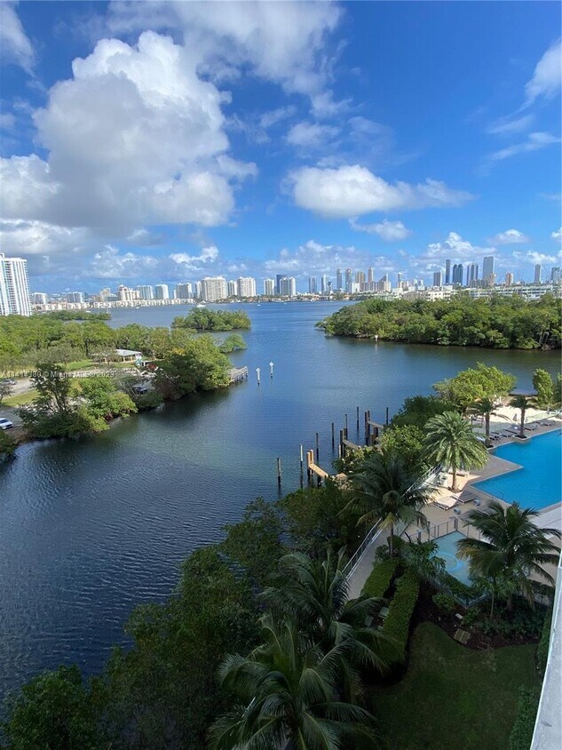 Primary Photo - 16385 Biscayne Blvd