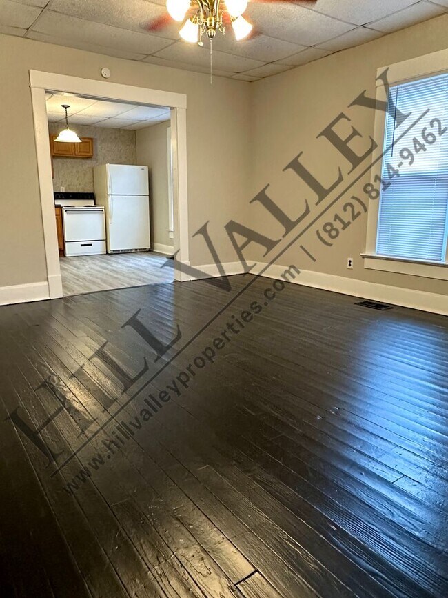 Building Photo - Three Bedroom Home in West Terre Haute