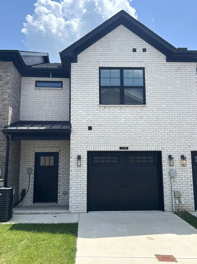Building Photo - 1113 Orcadian Dr