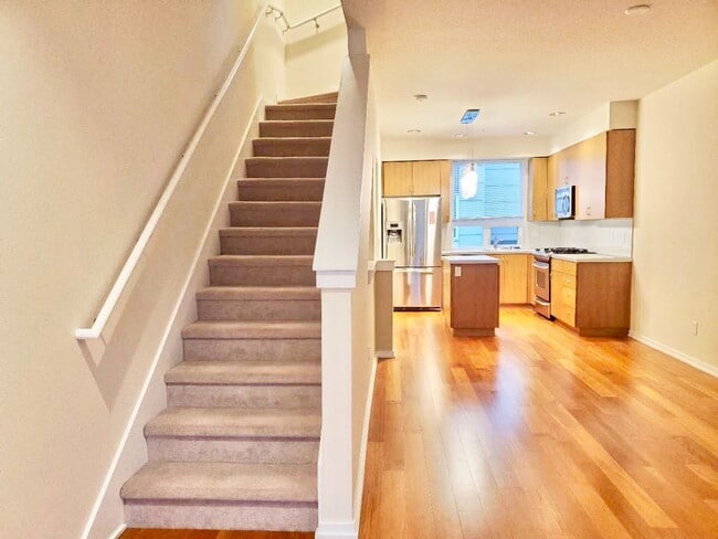 Building Photo - Great TownHome For Rent