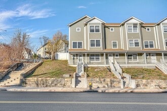 Building Photo - 2601 Washington St