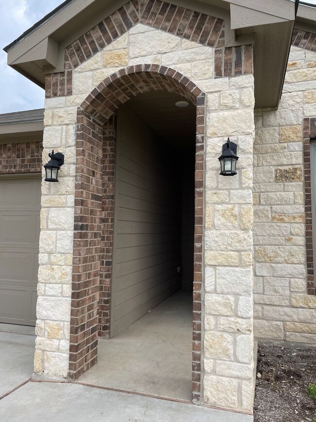 Building Photo - 7445 Shady Mdws Ln