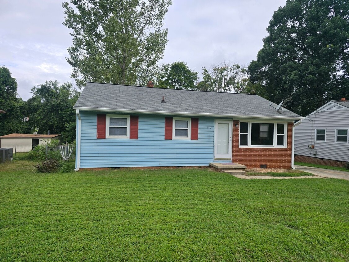 Charming Ranch with Fenced Yard in the Hea... - Charming Ranch with Fenced Yard in the Hea...