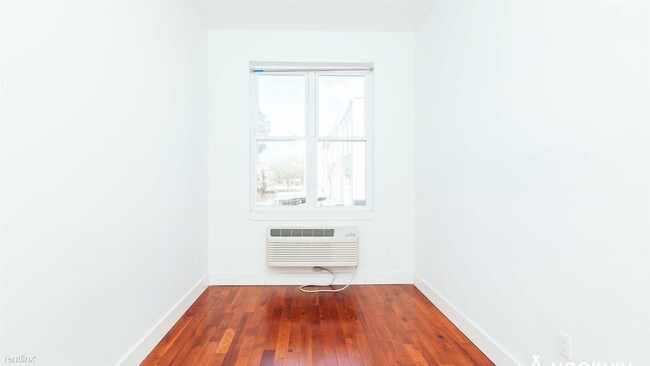 Building Photo - 4 br, 2 bath Apartment - 597 Central Ave