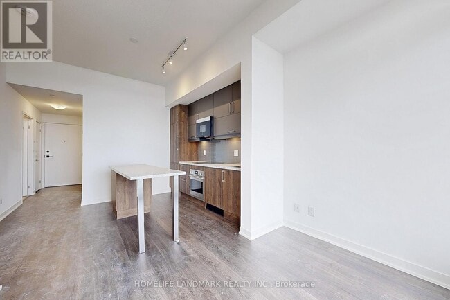 Photo du bâtiment - 8119 Birchmount Rd