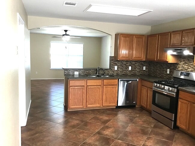 Building Photo - 216 Fall Creek Dr