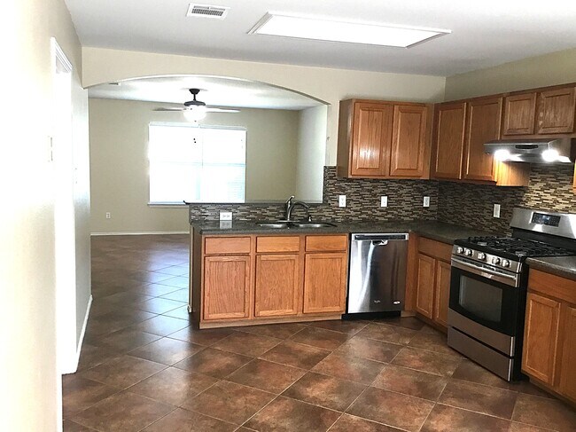 Foto del edificio - 216 Fall Creek Dr