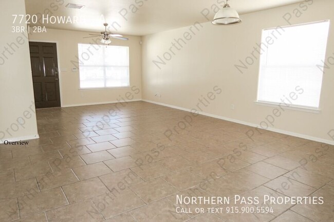 Building Photo - Lovely 3 BDR Duplex in the Northeast!