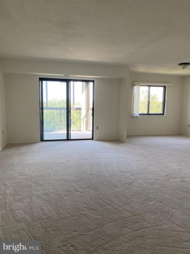 Building Photo - 15107 Interlachen Dr