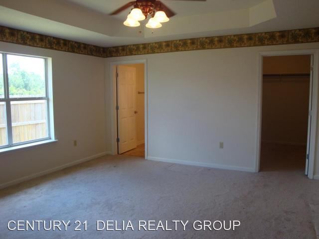Building Photo - 4 br, 2 bath House - 1705 Maplewood Dr.