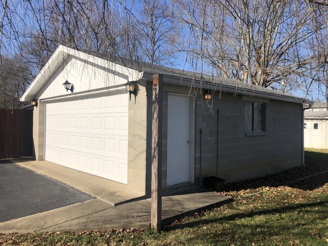 Building Photo - 3713 Susan Ln