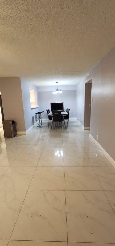 Foto del edificio - 394 N Laurel Dr