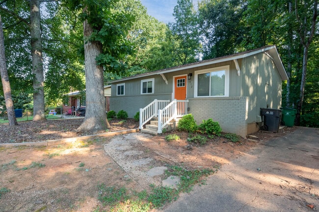 Foto del edificio - 312 Glenrock Dr