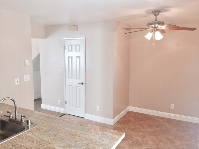 Foto del edificio - 730 Casanova Ave