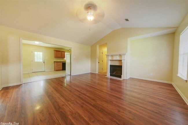 Building Photo - 112 Meadows Dr