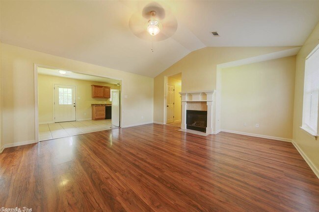 Foto del edificio - 112 Meadows Dr